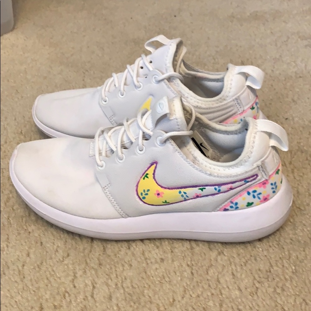 CUSTOM Nike Roshe with flower detail - W 7